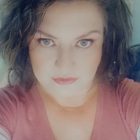 Meet your Posher, Jennifer - Picture 3 of 16